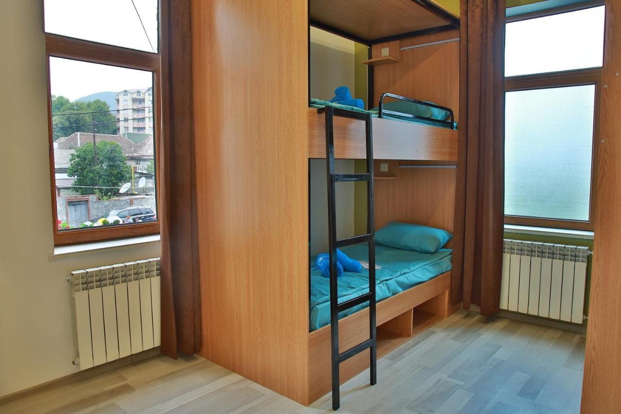 Central Hostel Sheki Ngoại thất bức ảnh