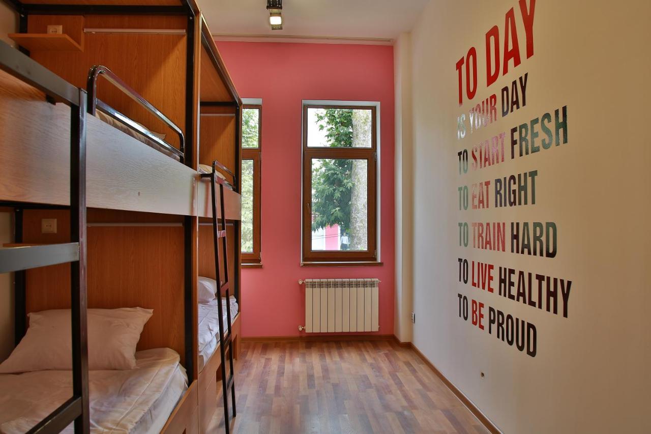 Central Hostel Sheki Ngoại thất bức ảnh